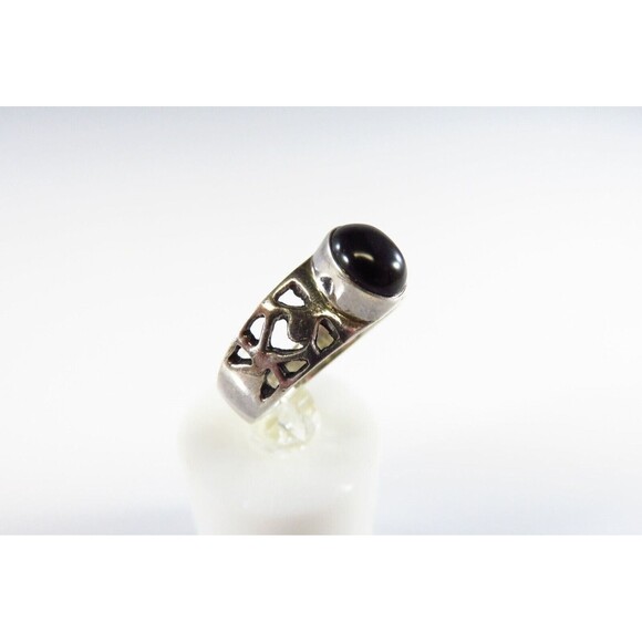 Vintage Oval Onyx Cabochon Solitaire Pierced Sterling Silver Ring Size 7.25 - Picture 3 of 11